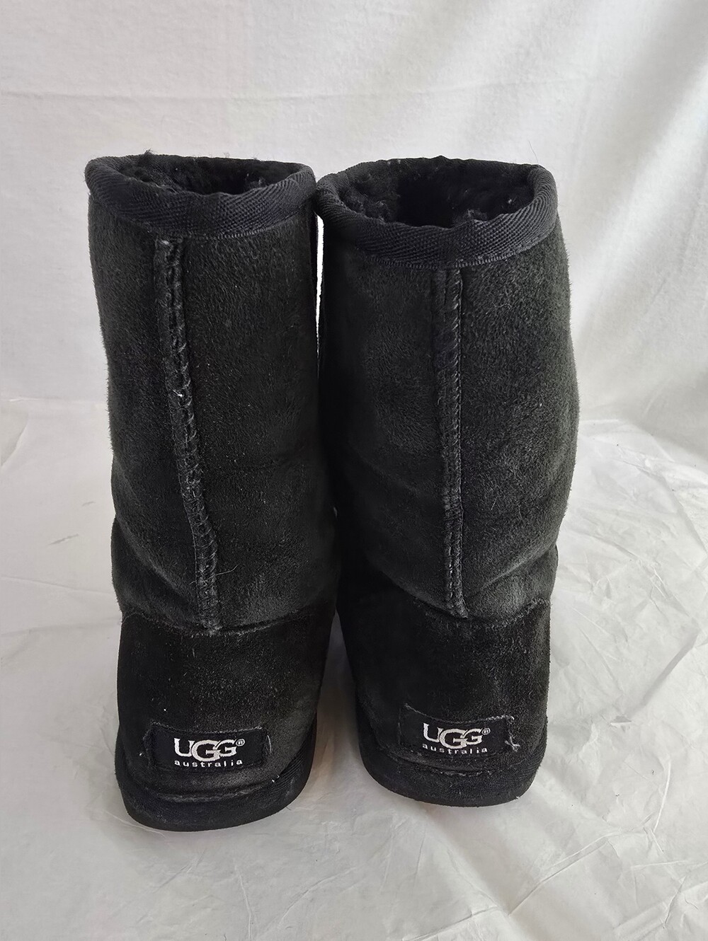 UGG Australia Classic Short Black Suede Sheepskin Boots Womens Size 8 - Picture 2 of 8